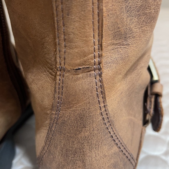 🌱 Clarks Leather Buckle Knee Boots - Picture 5 of 11